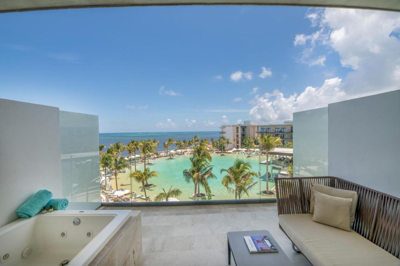ヘブン リビエラ カンクン リゾート アンド スパ【大人専用・オールインクルーシブ】 Alfredo V. Bonfil エクステリア 写真 View from a suite at the Grand Palladium Hotel