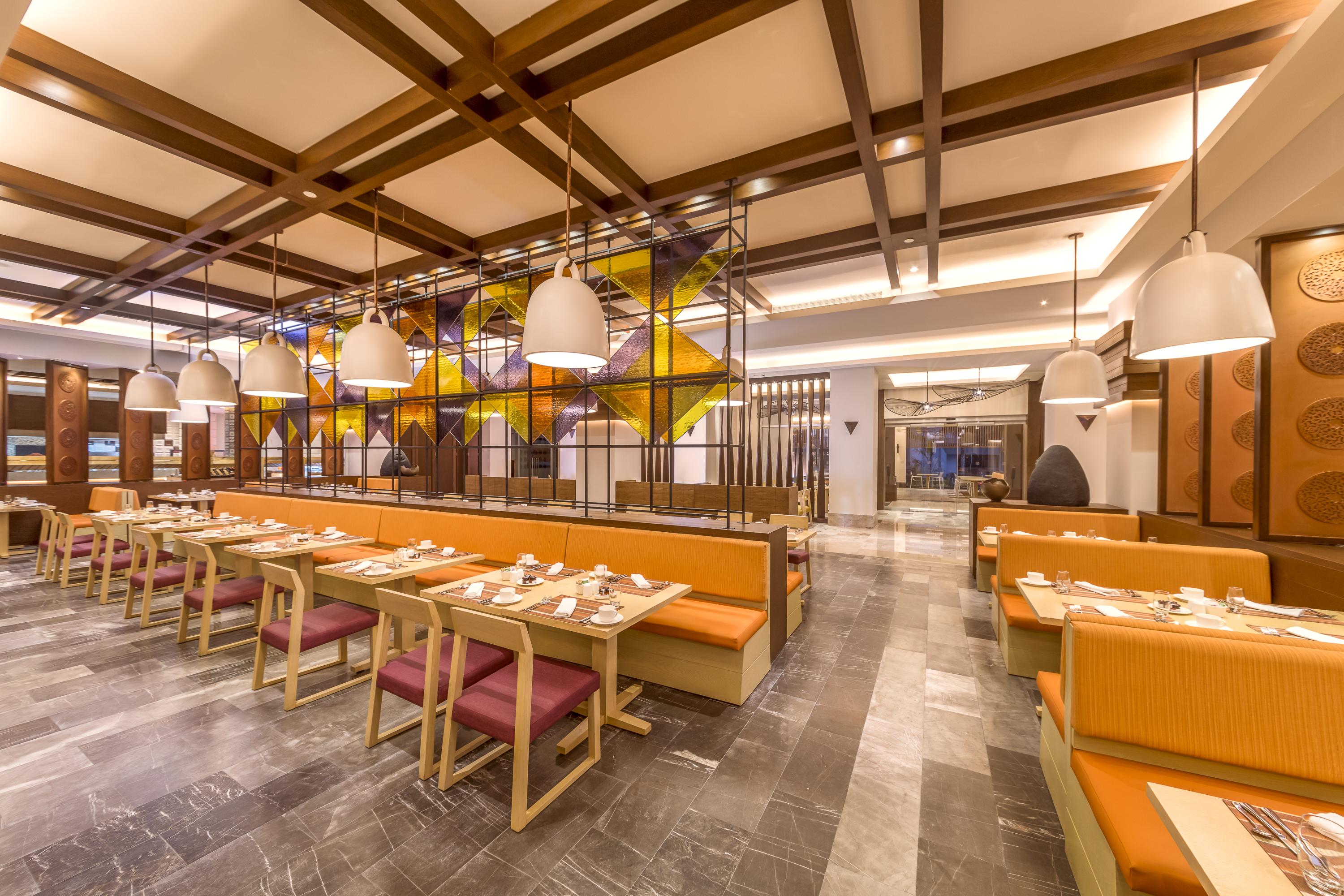 ヘブン リビエラ カンクン リゾート アンド スパ【大人専用・オールインクルーシブ】 Alfredo V. Bonfil エクステリア 写真 The interior of a typical buffet restaurant