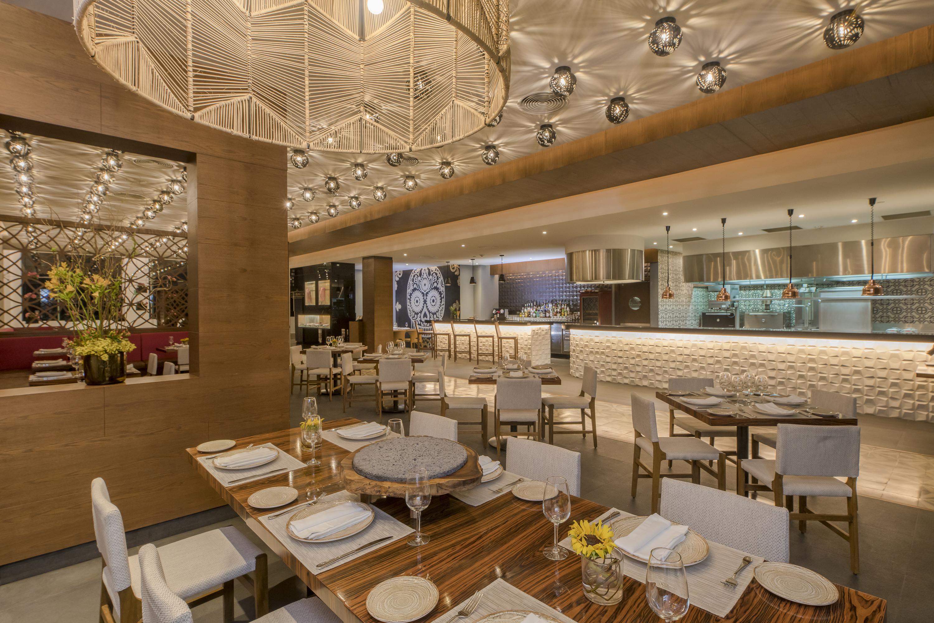 ヘブン リビエラ カンクン リゾート アンド スパ【大人専用・オールインクルーシブ】 Alfredo V. Bonfil エクステリア 写真 The interior of the restaurant