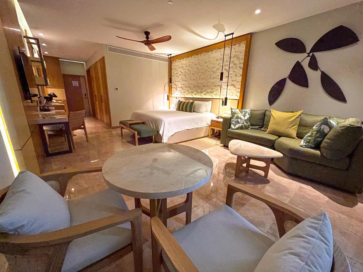 ヘブン リビエラ カンクン リゾート アンド スパ【大人専用・オールインクルーシブ】 Alfredo V. Bonfil エクステリア 写真 A suite at the resort