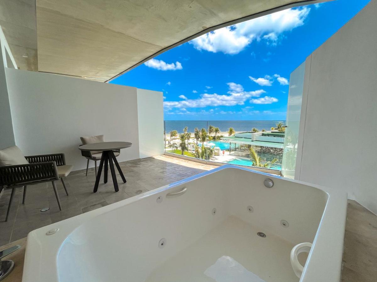 ヘブン リビエラ カンクン リゾート アンド スパ【大人専用・オールインクルーシブ】 Alfredo V. Bonfil エクステリア 写真 A view from a room at the hotel