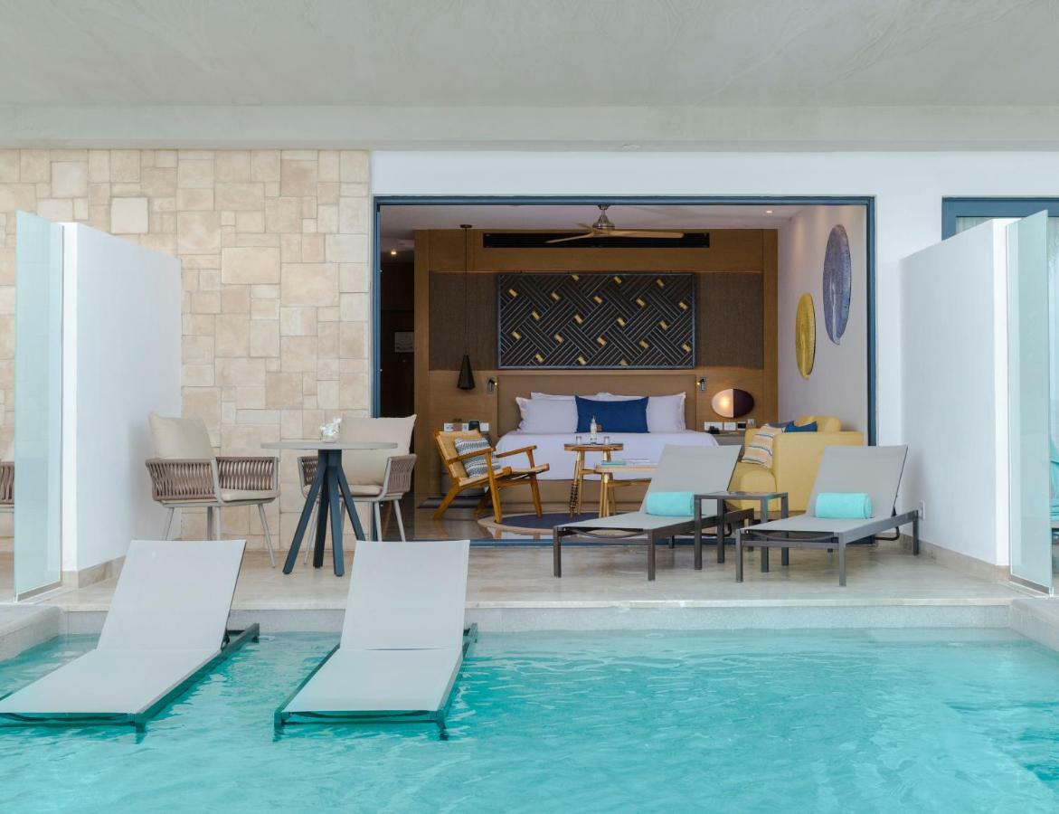 ヘブン リビエラ カンクン リゾート アンド スパ【大人専用・オールインクルーシブ】 Alfredo V. Bonfil エクステリア 写真 A swim-up room at the Hard Rock Hotel